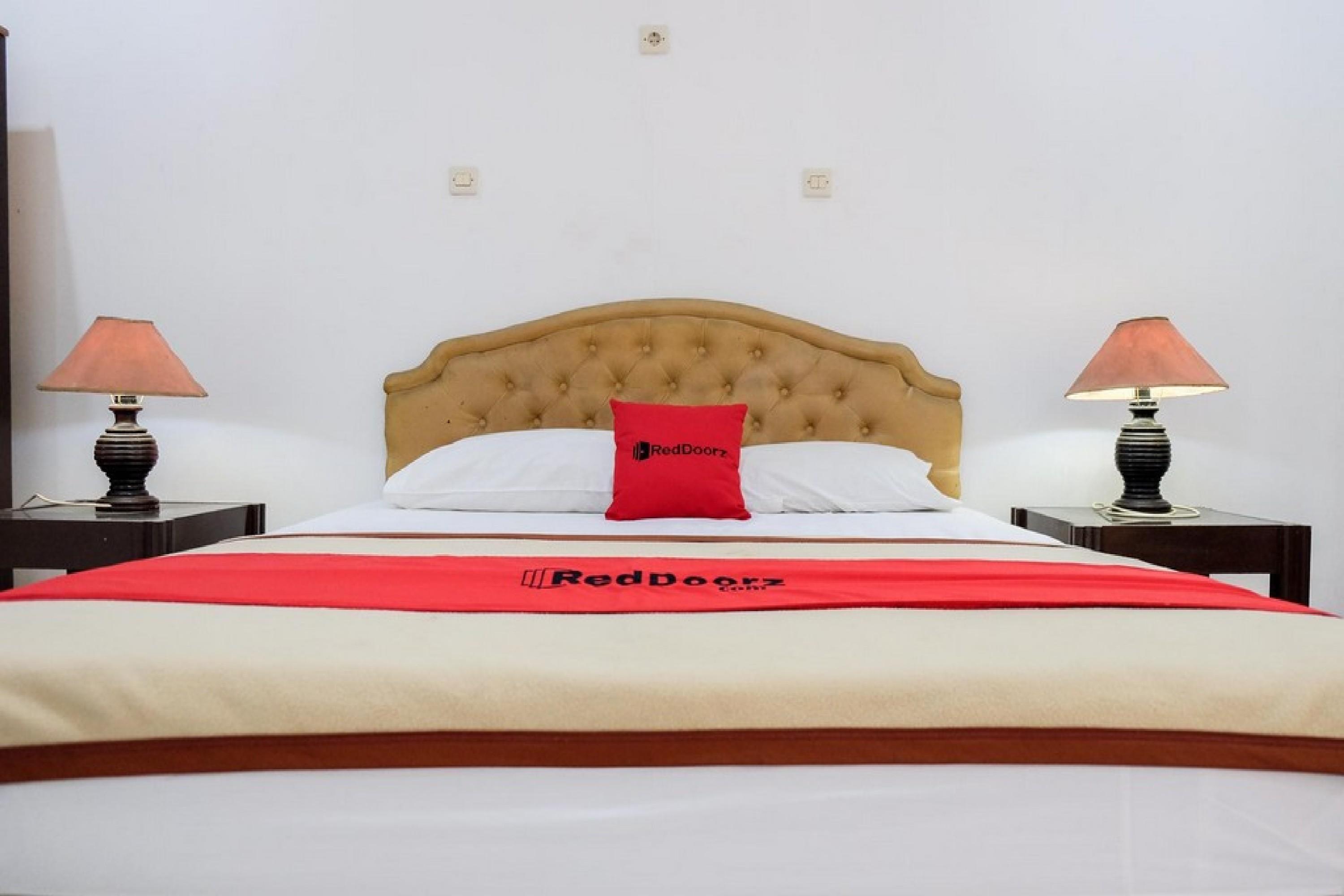 RedDoorz Plus near Jalan Baru Bogor Bagian luar foto