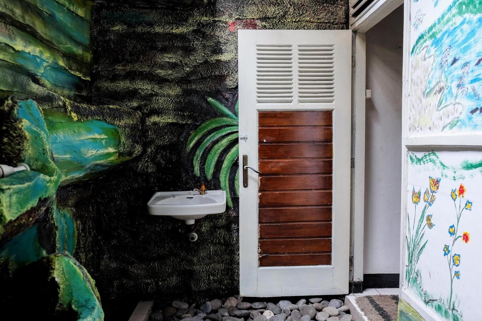 RedDoorz Plus near Jalan Baru Bogor Bagian luar foto